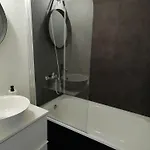 Aux Pieds Avec Terrasse Et Parking - Fr-1-181-2847 *