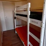 Aux Pieds Avec Terrasse Et Parking - Fr-1-181-2847 *